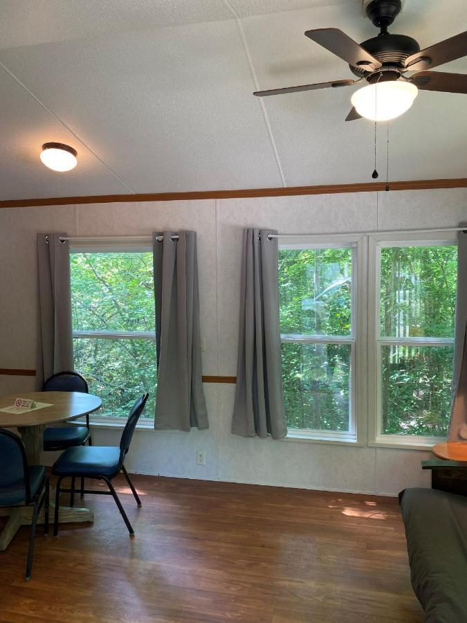 The Vintage Rv'S At Wilderness Presidential Camp Resort By Tripforth Spotsylvania Buitenkant foto